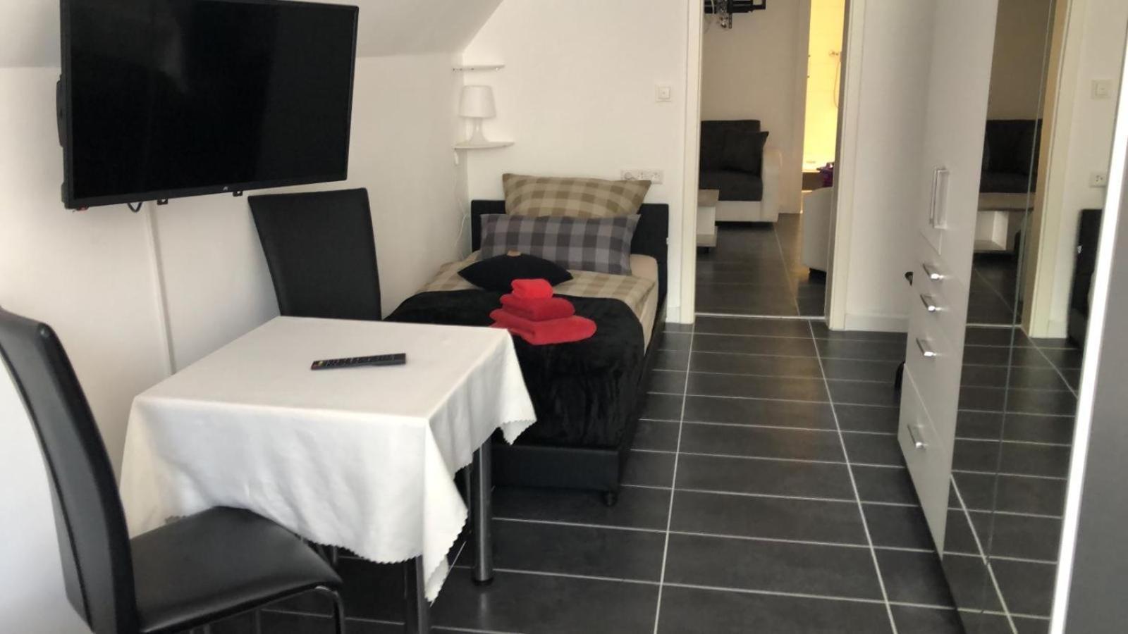 Ferienwohnungen Calwer Höfle Marktplatz - Firmen, Handwerker, Monteure willkommen Zimmer foto